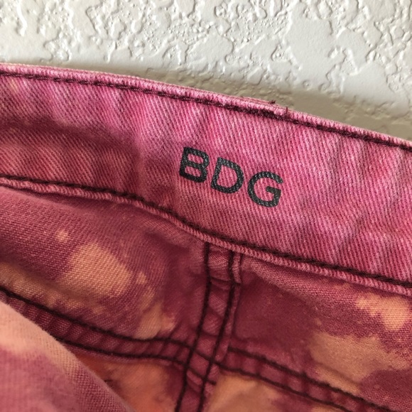 Upcycled BDG low rise dolphin shorts 27 red denim custom bleach dye - Picture 4 of 6